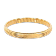 The Flexi Gold Bracelet features a sustainable thick snake chain. Let it take centre stage on your wrist or be on trend and layer with the silver version.