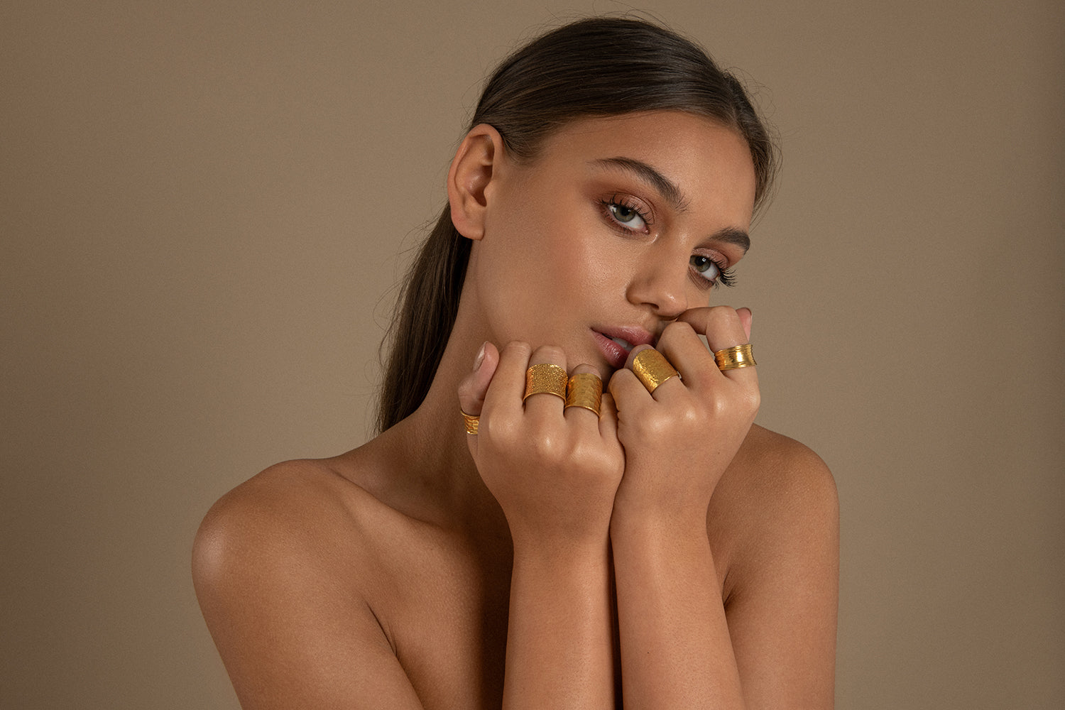 Nudo collection by Amadeus is a representation of the modern jewellery