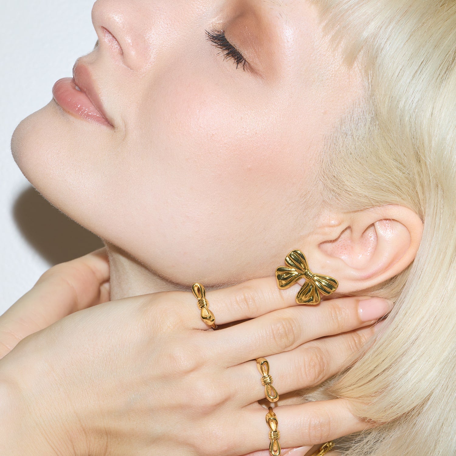 Bow Stud Earrings - Amadeus