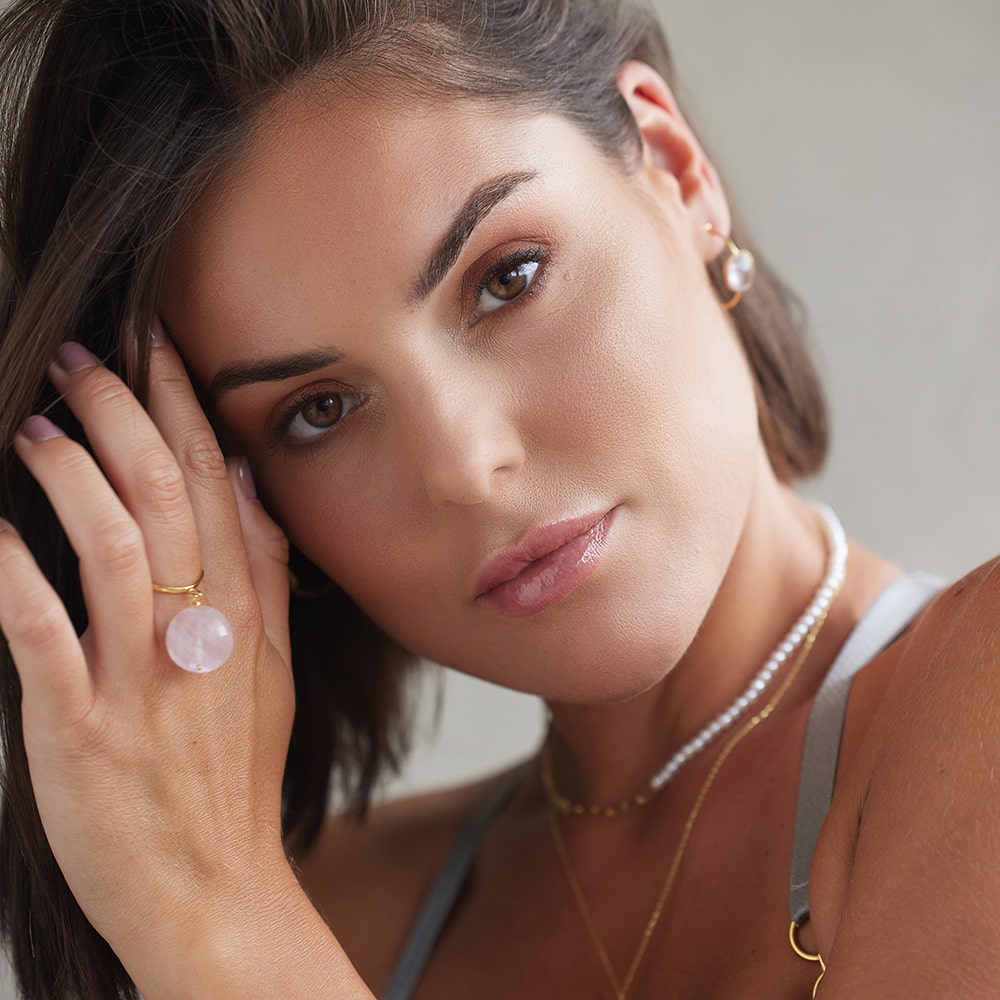 Our very popular Bubble Pink Quartz Ring features a beautiful vintage pink gemstone attached to a gold ring. This allows the stone to move freely around your finger making this a unique ring. The ring is fully size adjustable and can fit any finger size.