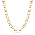The Daphne Gold Necklace is the perfect everyday accessory. This glistening recycled 18k gold vermeil necklace features a chunky link chain that's perfect for wearing with both high and low necklines.