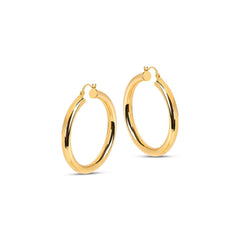 An upgrade on a classic silhouette, the Lola Extra Large Hoops are the boldest tunnel hoops in our collection. Light weight and handcrafted with sustainable materials, they are a must have for an instant statement ear.