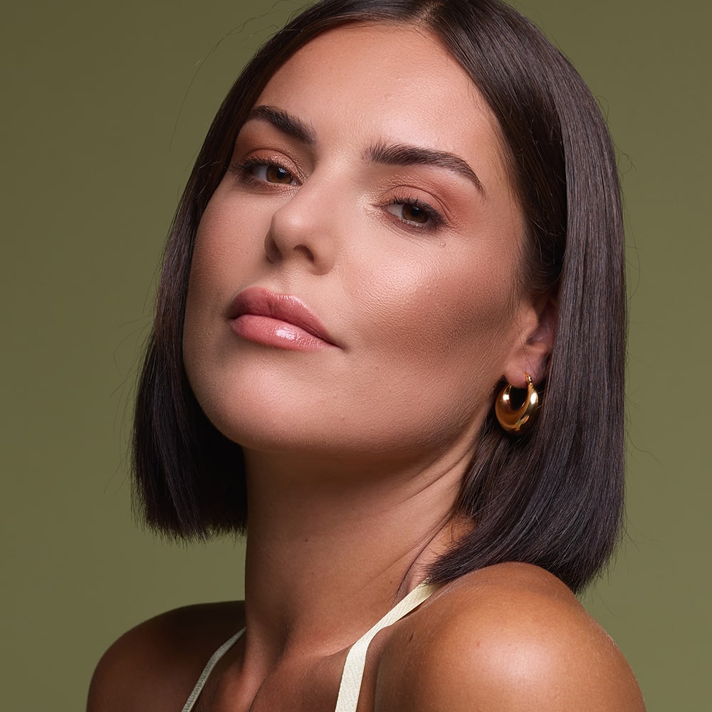 The Lola Large Moon Hoop Earrings are sculptural chunky earrings light enought to wear all day thanks to it's hollow center. These stunning gold sustainable earrings&nbsp; are moon shaped with a high polish 18k gold finish.