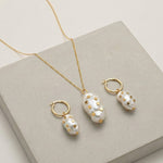 Venus Gold Chain Necklace With Pearl and Barnacle Pendant - Amadeus