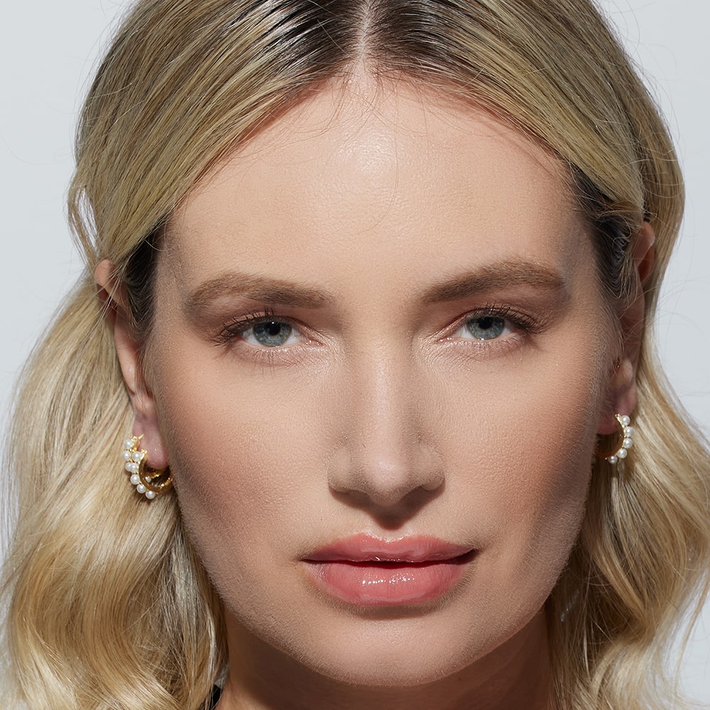 First thing’s first, these are not your grandmother’s pearls. Wear them solo or stack them up, either way, our Laura Mini Hoop Earrings with pearls were made to be seen. Handcrafted in gold vermeil, a thick layer of recycled 14k gold over recycled sterling silver, and set with white pearls.