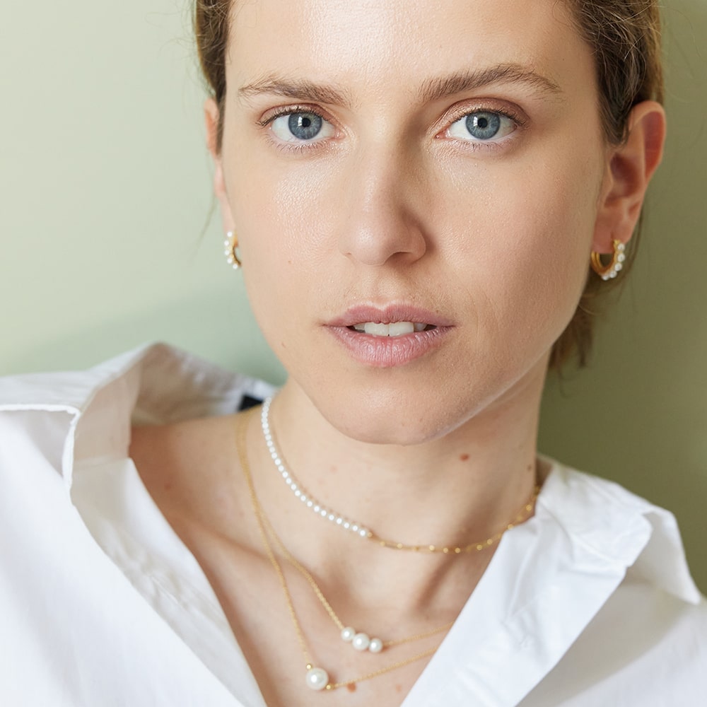 First thing’s first, these are not your grandmother’s pearls. Wear them solo or stack them up, either way, our Laura Mini Hoop Earrings with pearls were made to be seen. Handcrafted in gold vermeil, a thick layer of recycled 14k gold over recycled sterling silver, and set with white pearls.