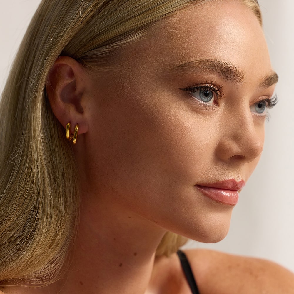You can never go wrong with our Bella Mini Geometric Gold Earrings. Golden & elegant, and yet playful! Perfectly shaped to hug your earlobes. 