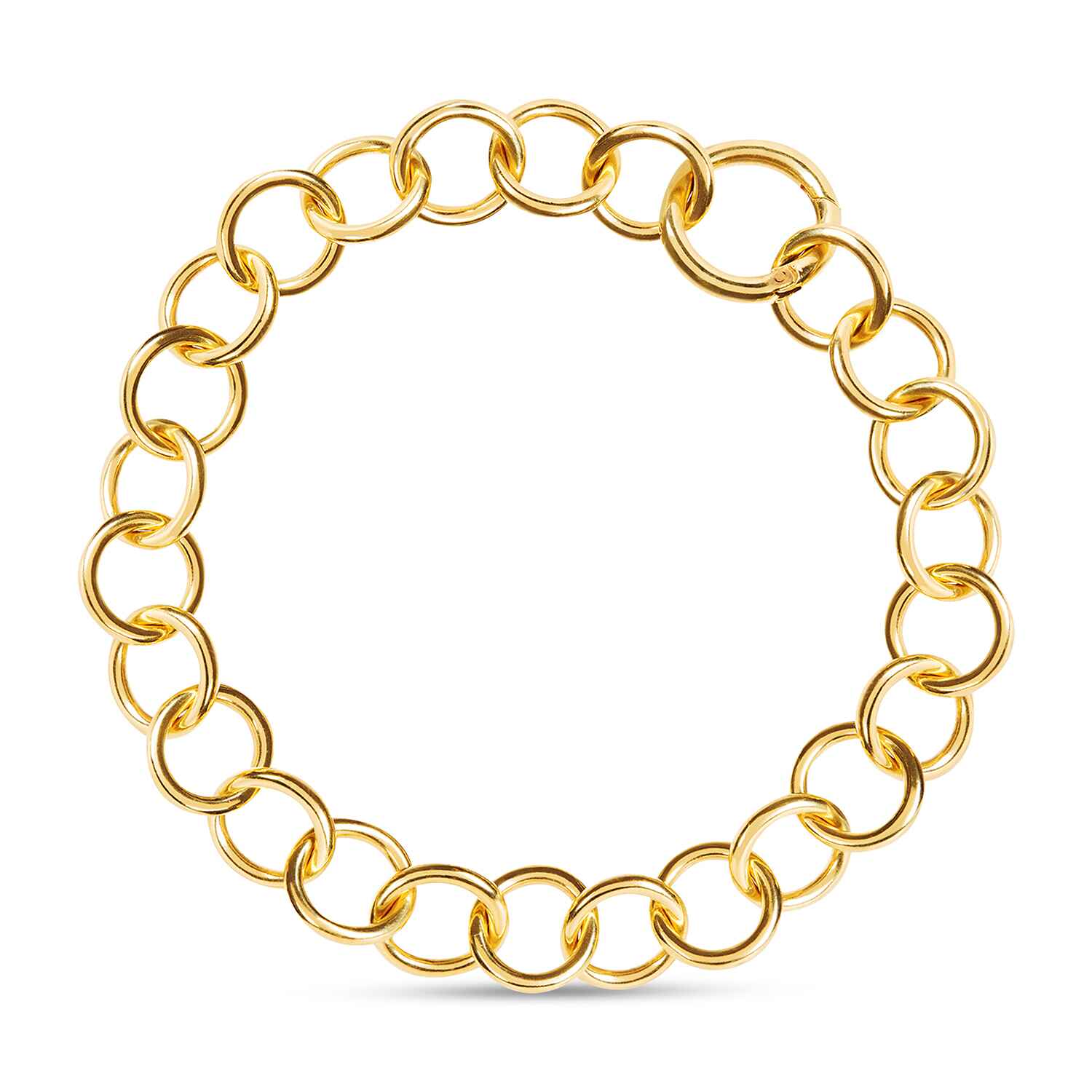 The Daphne Thick Gold Chain Choker Necklace in sustainable gold vermeil includes two clasps. This luxurious design gleams with the hand-polished gold and can also be worn around your wrist as a double bracelet.