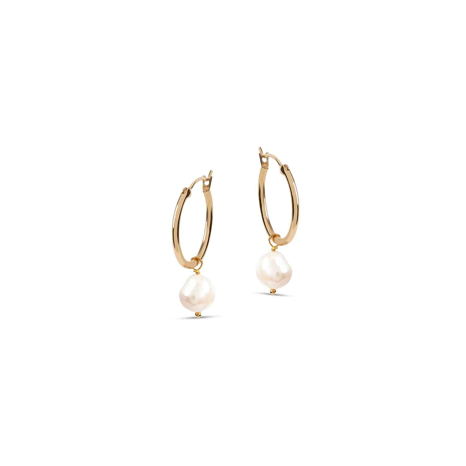 The sustainable star of any stack: stunning vintage baroque pearls with recycled gold hoops.