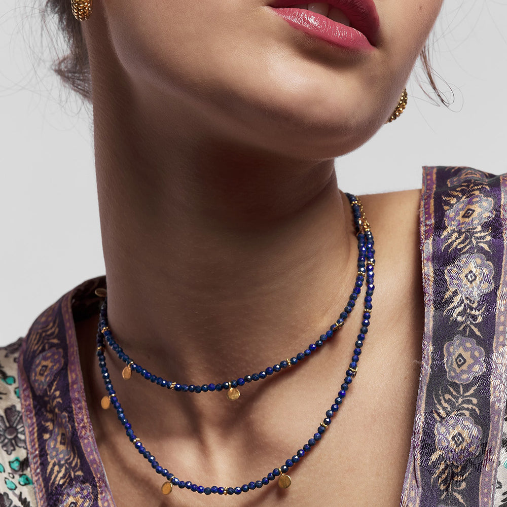 If you love a pop of color but tend to be on the effortless side, our Eva Lapis Lazuli Necklace with gold discs is perfect for you. Entirely handmade with 14k gold vermeil and tiny Lapis Lazuli blue beads, 