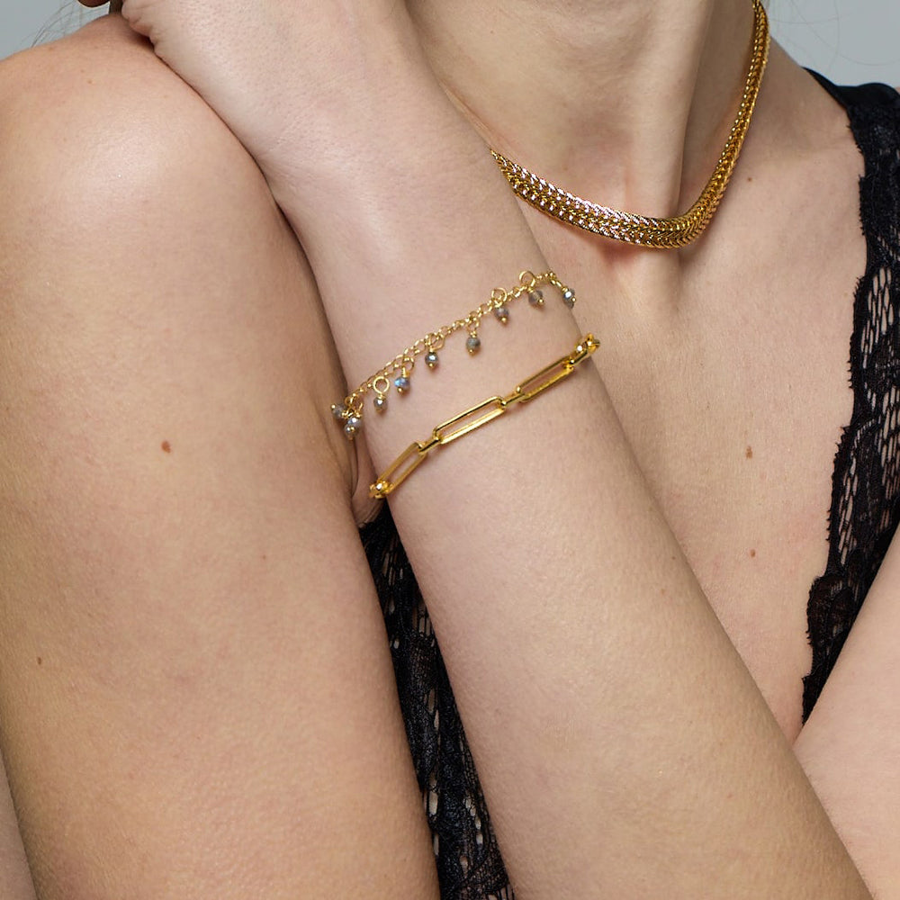 The Riviera Rectangular Link Gold Chain Bracelet is a timeless classic to wear every day on it's own or stacked with more chains. Handmade in sustainable materials it is the ideal every day bracelet. Sustainable materials are 14 Carat gold vermeil 
