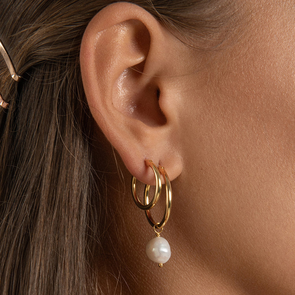 The sustainable star of any stack: stunning vintage baroque pearls with recycled gold hoops.&nbsp;